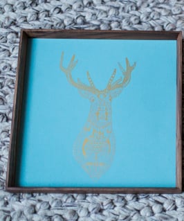 Tablett - Räuchereiche & Möbellinoleum aquavert, Siebdruck "Ethnohirsch"