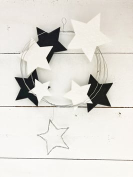 DRAHTKRANZ | Sterne schwarz/weiß mit Prägung