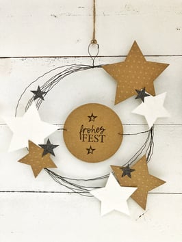 DRAHTKRANZ | Sterne braun/weiß mit Prägung | frohes Fest