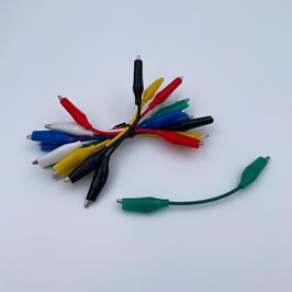 Kurze Kabel mit Krokodilklemmen