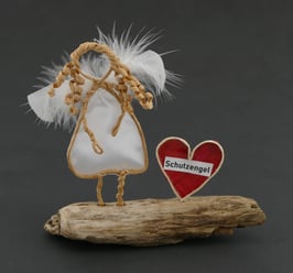 Schutzengel mit stehendem Herz aus Papierdraht