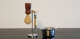 Rasier Set mit Pinsel braun und Halter, gold