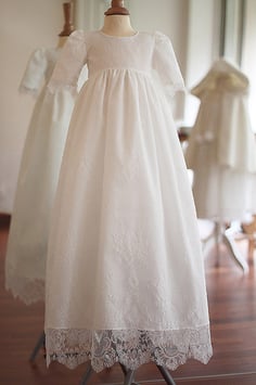 Robe baptême longue traditionnelle dentelle Sixtine