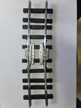 18.015 Dehnfugengleis mit Edelstahlgleisprofilen für Gleisbogen R5