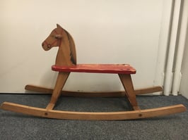 RETRO SCHAUKELPFERD dient als Beispiel