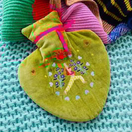 Bettflasche Samt in Herzform