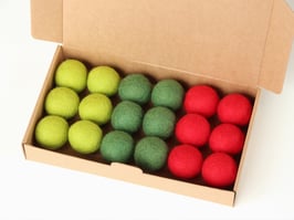 Set 18 velikih barvnih kroglic iz filca v škatlici