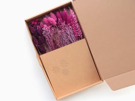 Škatlica s suhim cvetjem - cvetje v vijoličnoih barvah