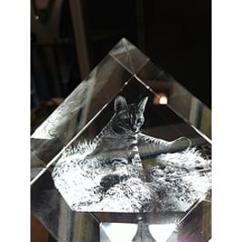 Gravure photo sur verre en 3D sur cube à pan coupé