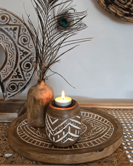 Dienblaadje met vaasje en waxine