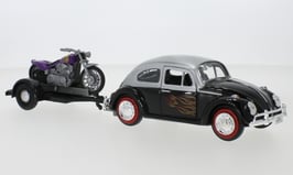 Art.Nr. 16.533 VW Käfer, schwarz/silber, 1966, 1:24 mit Anhänger und Motorrad