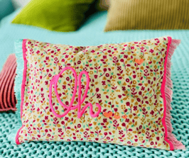 mit wunderschönen Texten bestickte Kissen - Noi