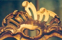 Travers an Konsoltisch