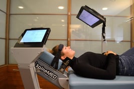 Innovative SPINEMED®-Therapie bei Bandscheibenvorfällen und chronischen Rückenbeschwerden: Unser medizinisches Zentrum setzt auf die schonende und wirksame Dekompressionstherapie, die gezielt den Druck auf die Bandscheiben reduziert durch sanfte Zugkräft