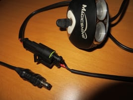 Reparierte Steckverbindung am Lampenkopfkabel