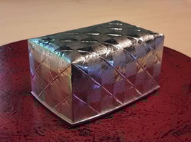 銀錫片切り彫の筥　関根正文　山の上ギャラリー