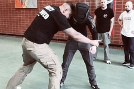 SC Int'l - Street Combatives - Ellbogenschläge im Clinch für Combatives, Krav Maga und Selbstverteidigung