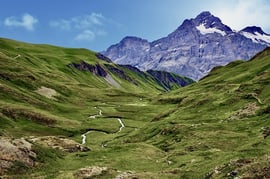 スイスアルプスの登山道