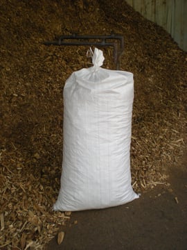 Holzschnitzel, Baumpflege Baumschnitt Pflanzung Strunkfräse Stockfräse Holzhacker Henzelmann