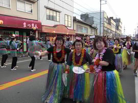 江の川祭りパレードの様子2