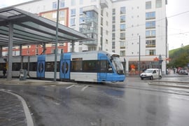 トラム、バスなど公共交通を使う居住者が約8割と高い