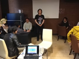 終わりの挨拶をする本村プロデューサー。