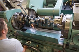 Kurbelwellenschleifmaschine Kurbelwelle schleifen
