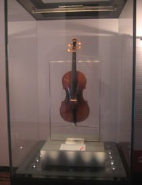 El Guarnerius de Paganini. Exhibido en el Palazzo Doria Tursi. Genova, Italia.