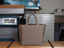 キューブバッグ　グレーベージュ