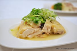 こちらは鶏肉。こちらも皮は少し褐色がかっています。