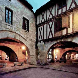 Maison pan de bois - place du marché à Sainte Foy la Grande