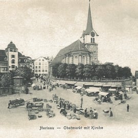 Obstmarkt mit Kirche