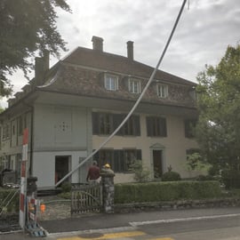 Fernheizung Rohreinzug mit Hilfe von Baukran