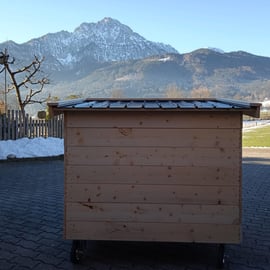 Rückseite des Stalls mit Nut + Federbretter