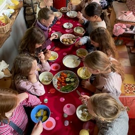 Bei schlecht Wetter futtern wir gemütlich im Wagen