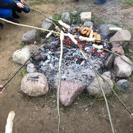 Stockbrot für Alle am letzten Tag, samt Familienanhang