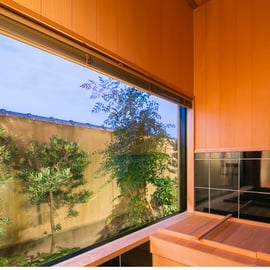 湯処の古代檜風呂