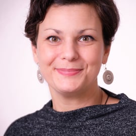 Therapeutin-Amanda-Lepore-Uttigen-Thun-Energiearbeit