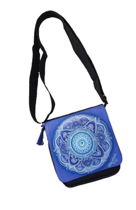 Schultertaschen Mandala, btangled, Austauschklappe, blau, violett, weiss, www.passion-of-nature.ch