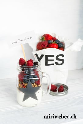 Müesli im Glas, gesundes Müesli, gesunde Müeslimischung, Granola selbstgemacht