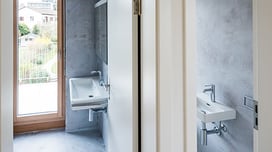 badezimmer oberflächen-beschichtung mit epoxid mikrozement zürich witikon sanierung - fotos von Alexandre Kapellos