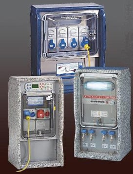 Torretas de suministro de luz y agua para puertos