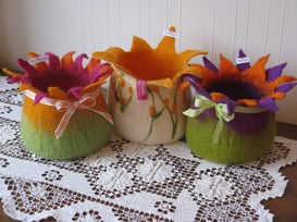 von li.: Frühlingstanz, Blütenspiel, Hibiskus