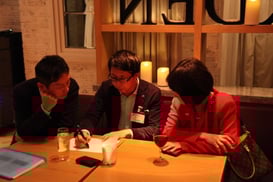 JーREC理事大友さんが新講師にレクチャー中