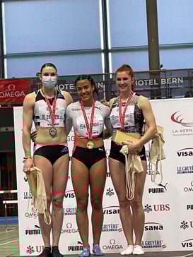 Selina von Jackowski (rechts; Foto vJ)