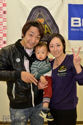 1月の関西オープンにて。美幸プロ優勝直後の家族写真