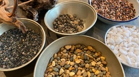 盆栽を彩る石　550円