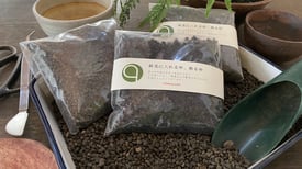 富士砂　底石や化粧砂に　550円