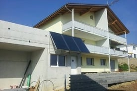 Solarthermie Aufdach Anlage von bern.solar - Alurahmenkollektoren