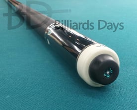 尻ゴムの窪みにラインストーン（？）を付けたとのこと。ここ意外と目立ちますねー